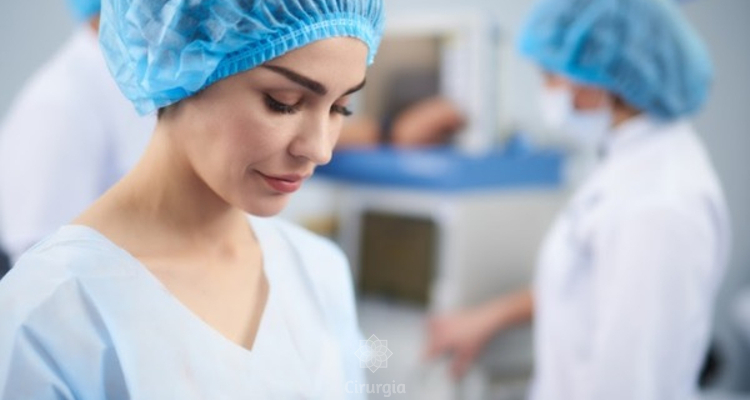 Rinoplastia e Mamoplastia, as plásticas mais famosas: o que saber antes de operar