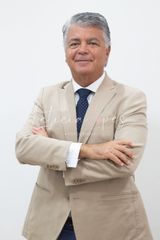 Dr. André Hazan
